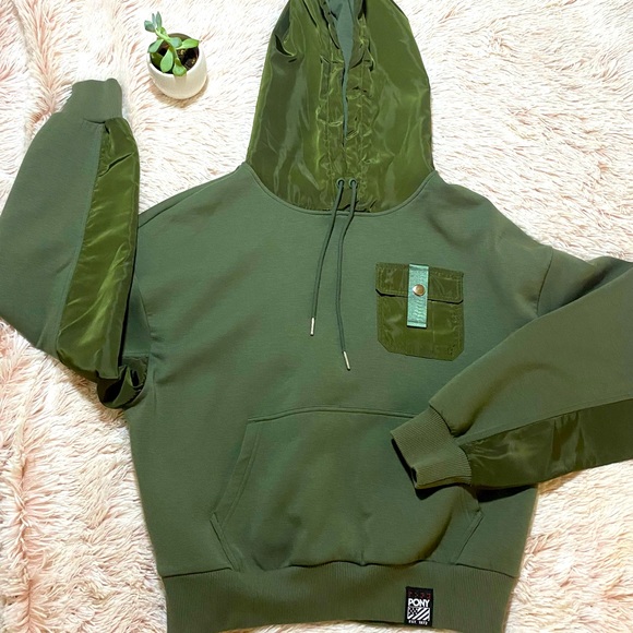 Sweater - Picture 1 of 2